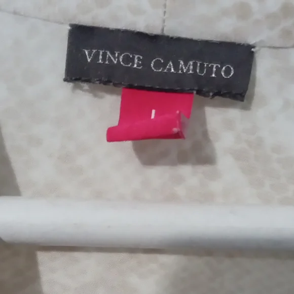 Vince Camuto Beige Patterned V-Neck Blouse - Picture 2 of 7